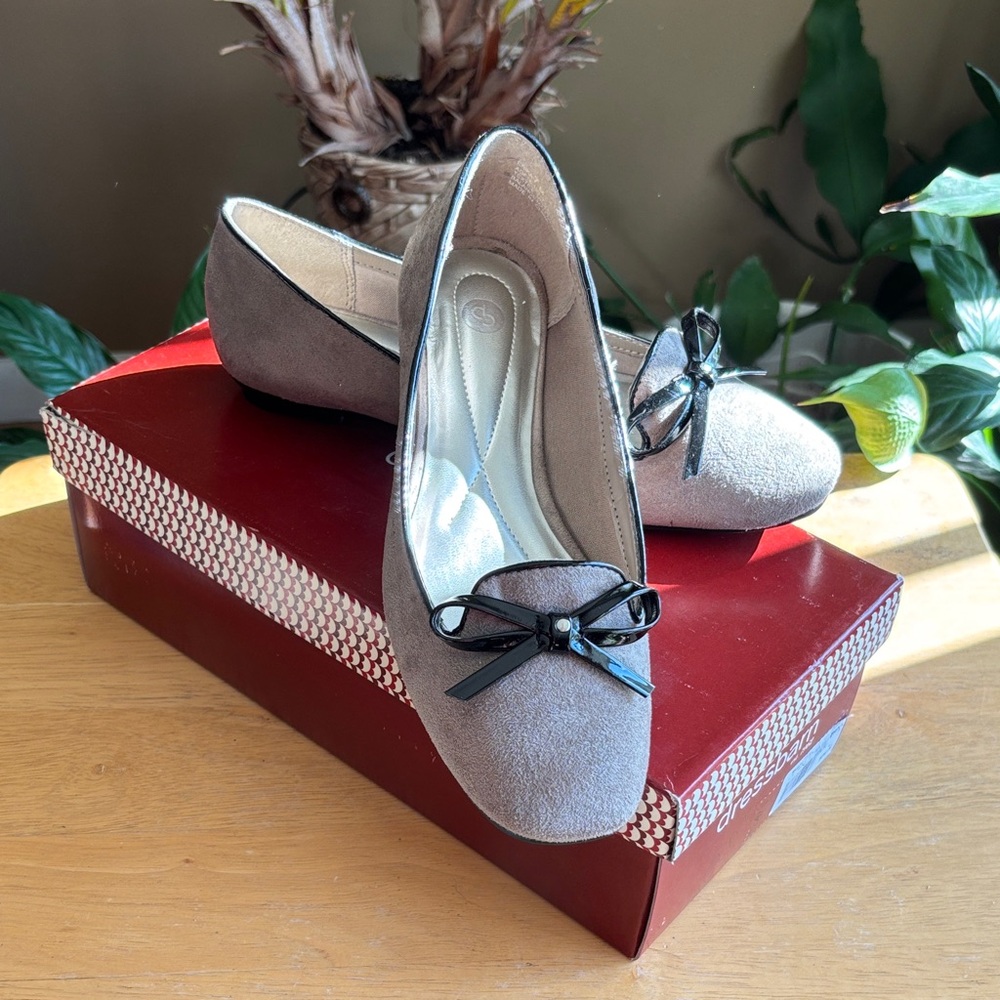 Dressbarn Erika Women's Taupe Flats with Black Bow